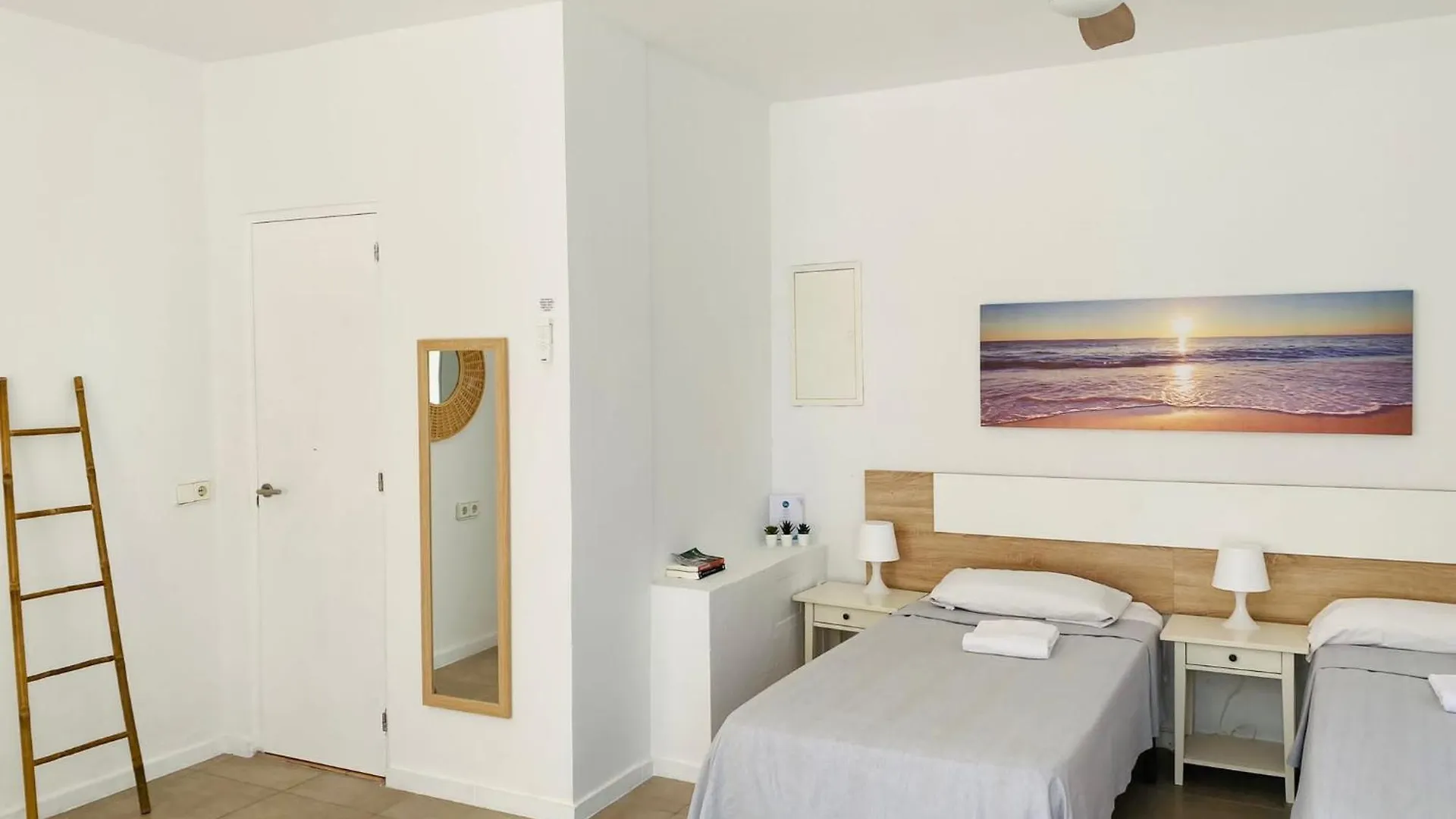 Apartamentos Cana Sofía Cala Llonga  España